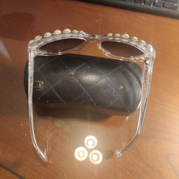 Chanel pearl sunglasses New with case main image 3